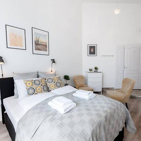New A C Studio With View Of The Synagogue Budapest Exteriör bild