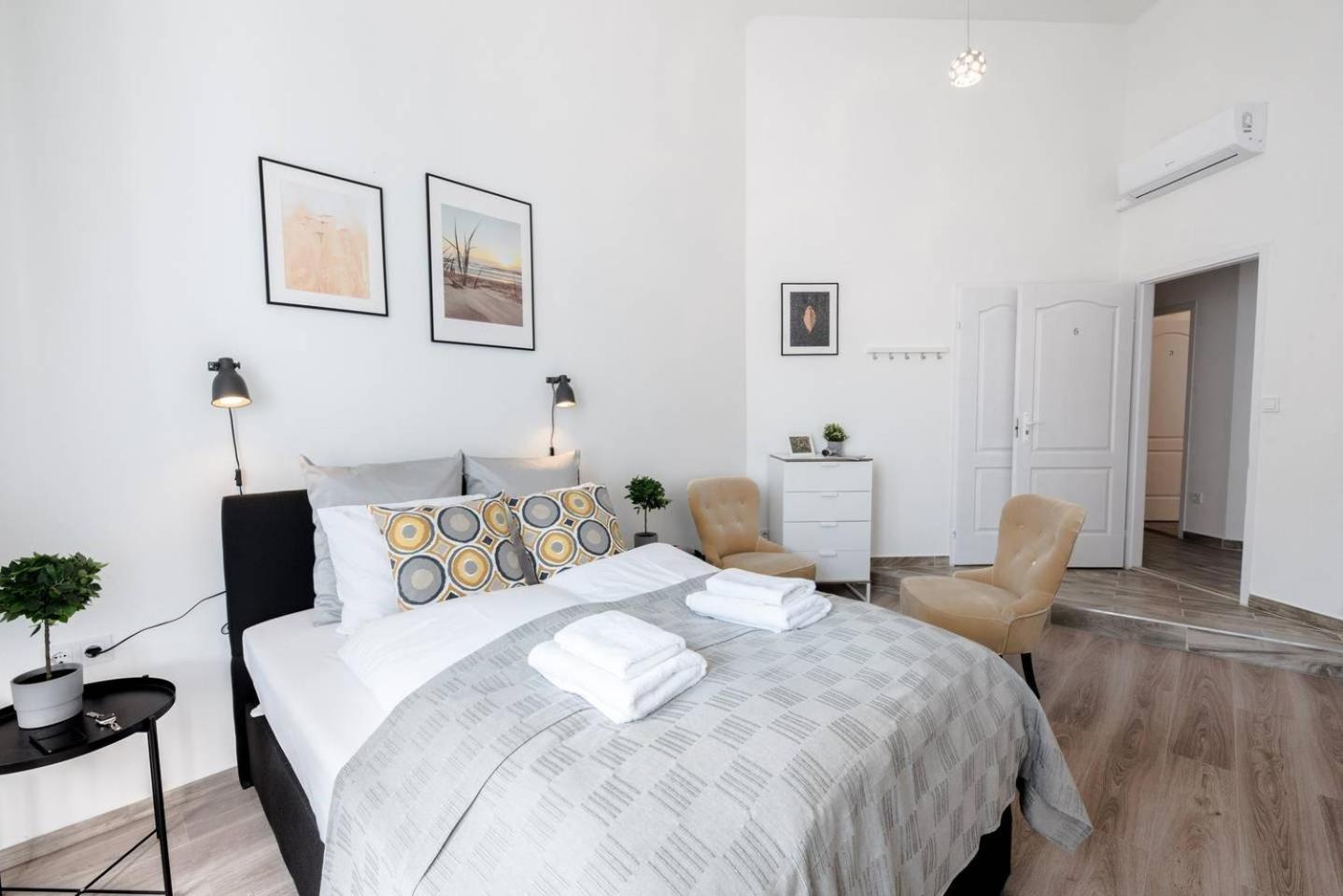 New A C Studio With View Of The Synagogue Budapest Exteriör bild