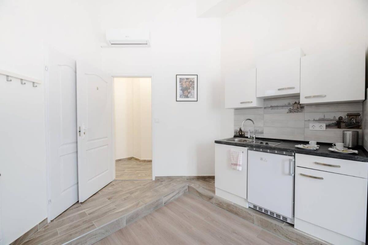 New A C Studio With View Of The Synagogue Budapest Exteriör bild