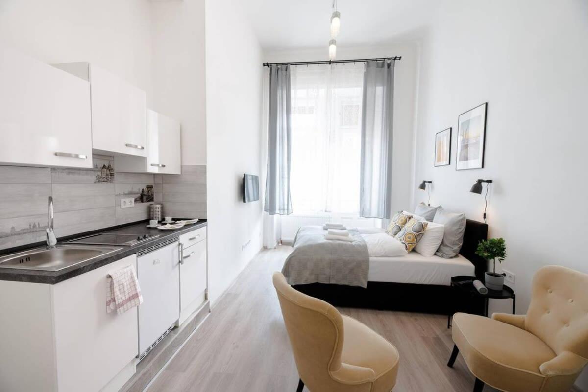 New A C Studio With View Of The Synagogue Budapest Exteriör bild